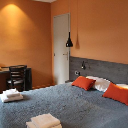 Hotel Le Pont Neuf 圣艾菲力克 外观 照片