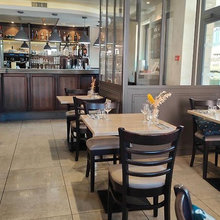 Hotel Le Pont Neuf 圣艾菲力克 外观 照片